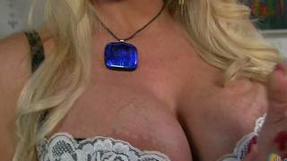 Mature Big Tits pour une branlette espagnole