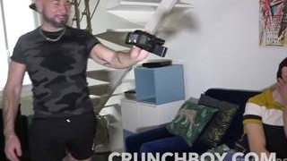 Trois beaux mecs dans un Porno Gay Français