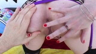 Brunette ruenu porn s’étouffe avec une bite